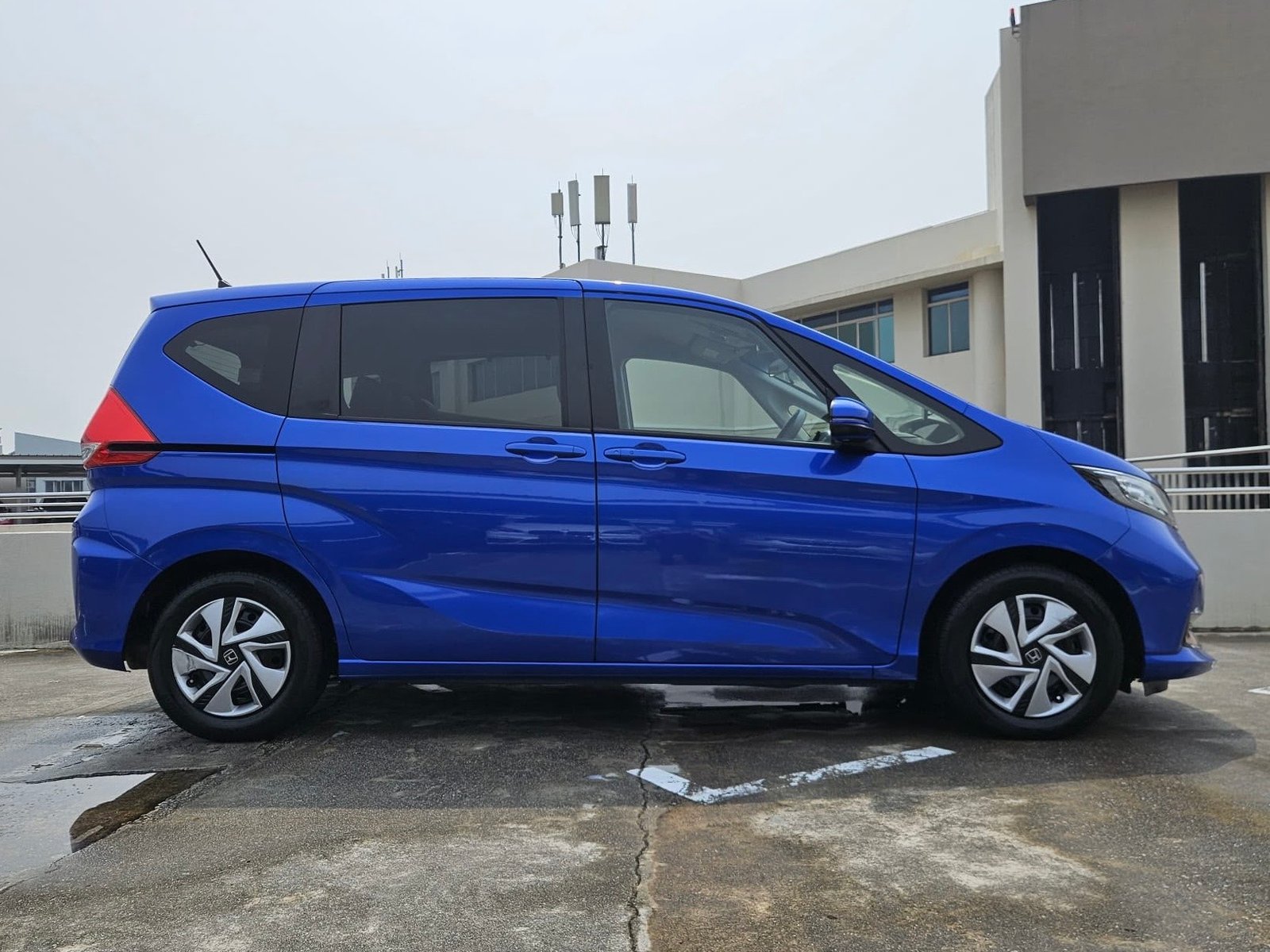 Honda Freed Hybrid 1.5 G photo 4